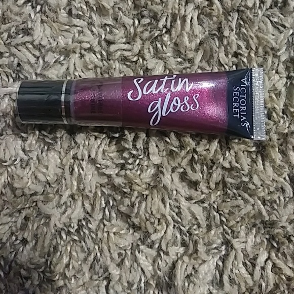 Victoria's Secret Other - Victoria's Secret l flavored lip shine. Plumstruck